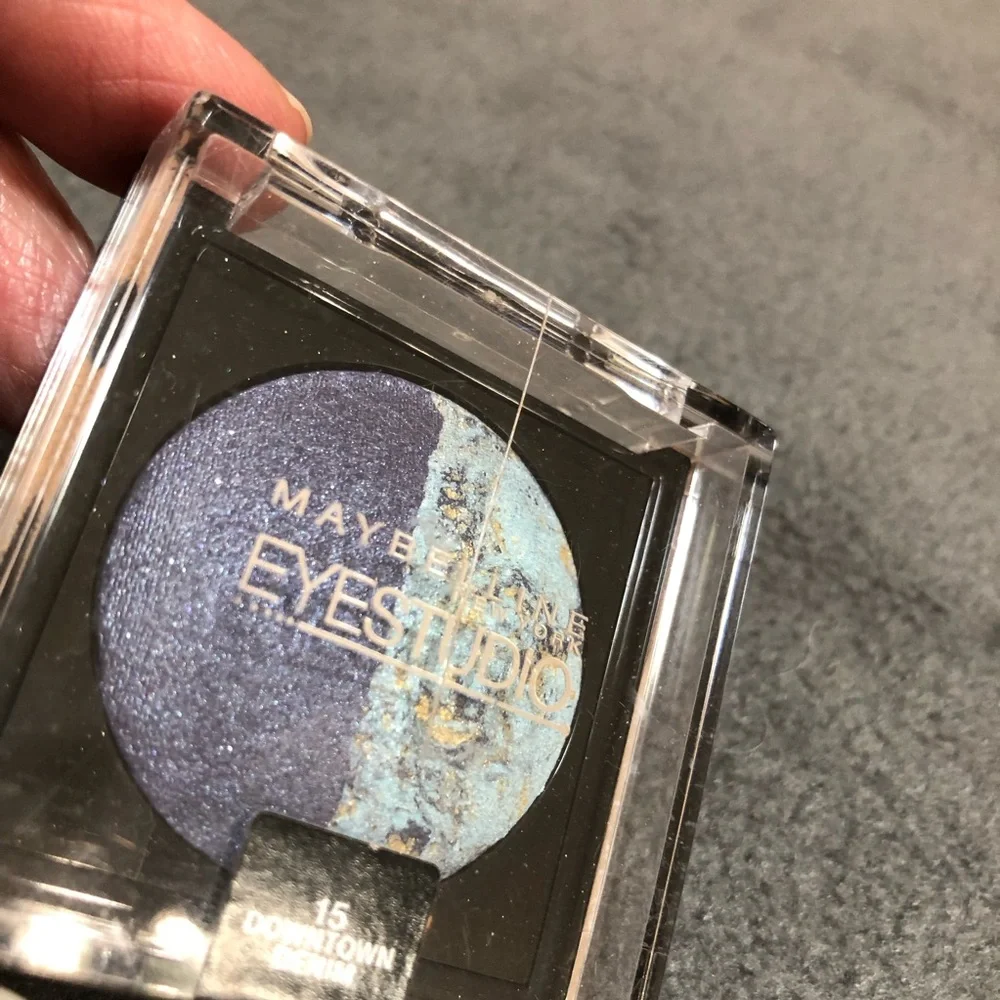 Maybelline EyeStudio Color Pearls Marbleized Eyeshadow Duo Downtown Denim